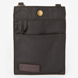 Barbour - Essential Wax Pouch in Olive
